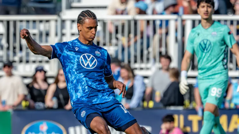 Wanderers exercise options for Sow, Alphonse, decline 6